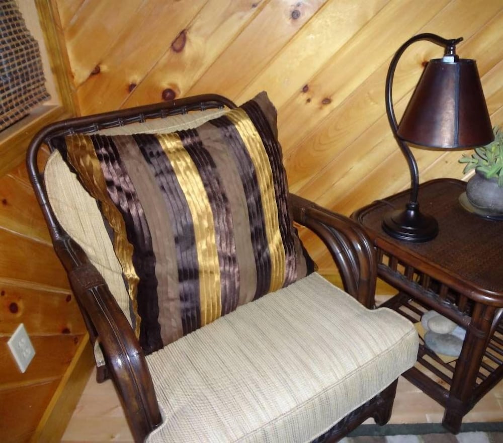 Hinckley's Dreamwood Cottages - photo 17