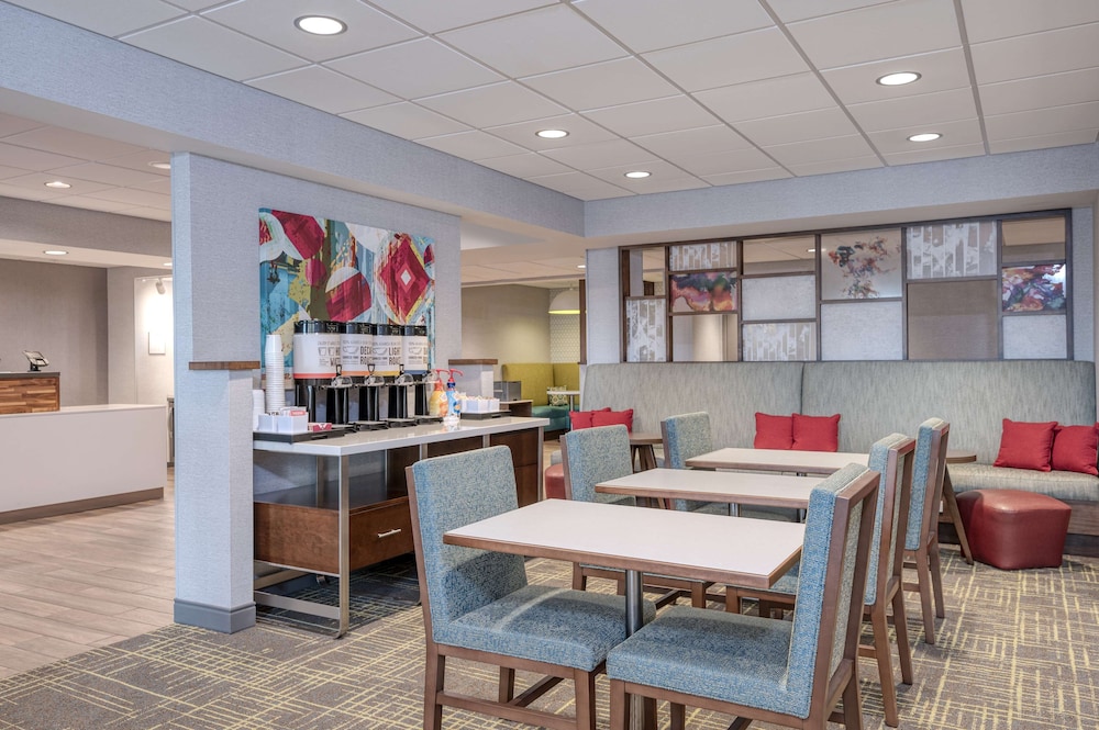 Hampton Inn Cleveland Airport Tiedeman Rd - photo 18
