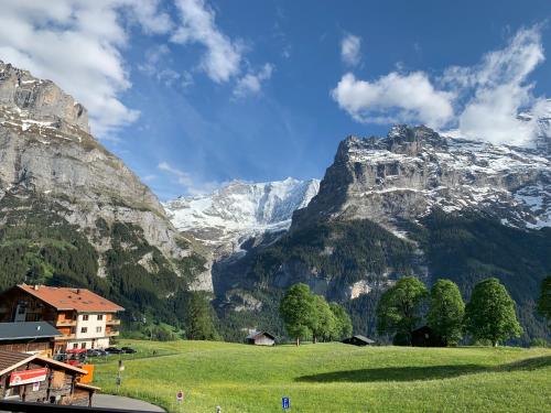 Luxury new amazing views Grindelwald Eiger Jungfrau Mönch — 4-Star Luxury Hotel in Grindelwald, Switzerland