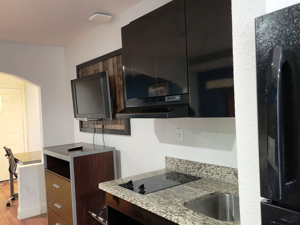 Express Inn Tomball - photo 14