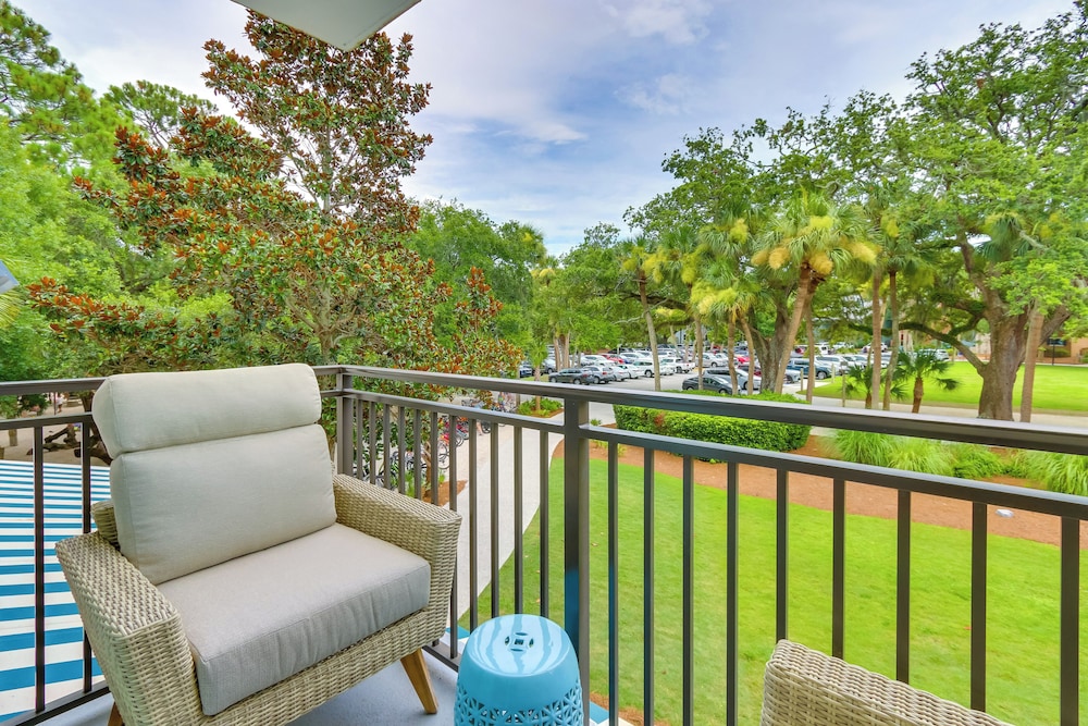 Walk to Pier and Golf Heart of Harbour Town Condo — 4-Star Luxury Hotel in Hilton Head Island, United States