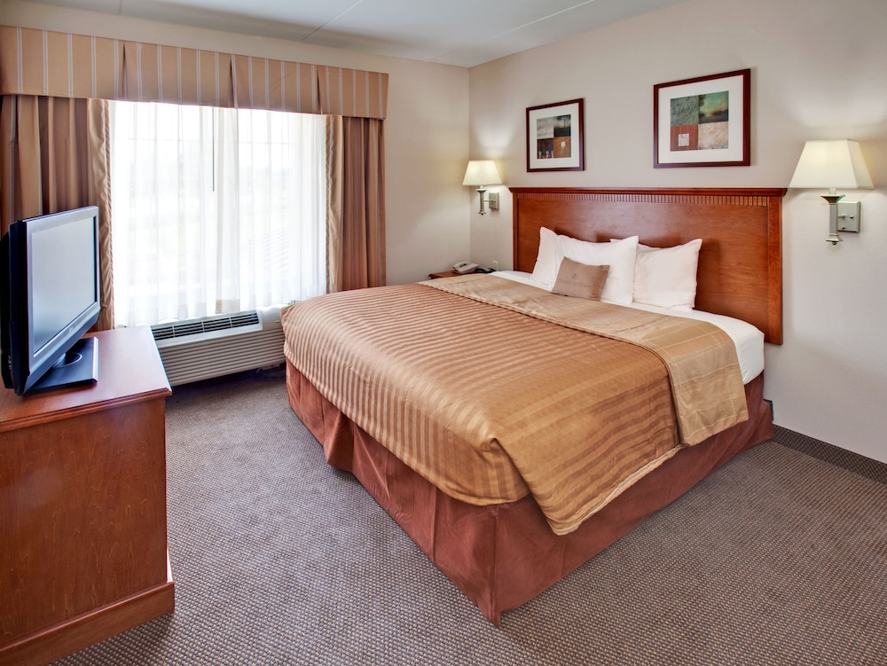 Candlewood Suites Omaha Airport an IHG Hotel - photo 2