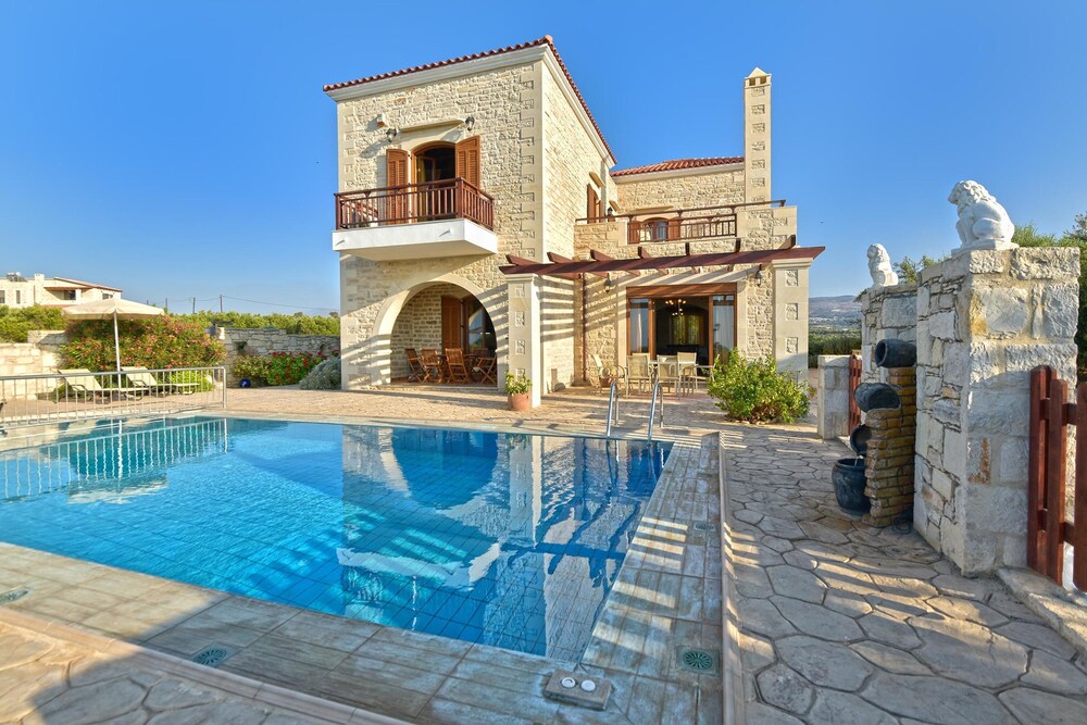 Holiday Home in Arkadi With Private Pool — 4-Star Luxury Hotel in Rethymno, Greece