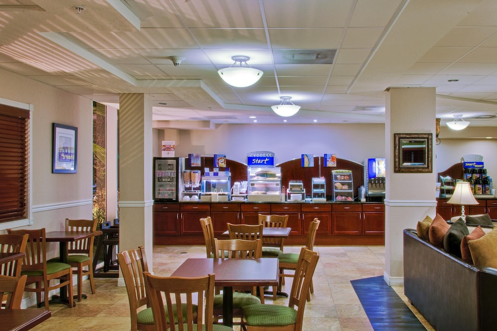 Holiday Inn Express & Suites West Palm Beach Metrocentre by IHG - photo 58