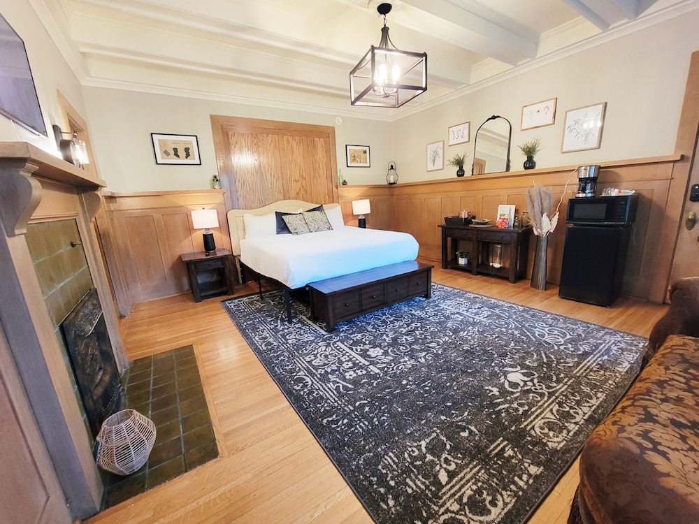 Historic GG Barnum Mansion by Heirloom Boutique Collection - photo 12