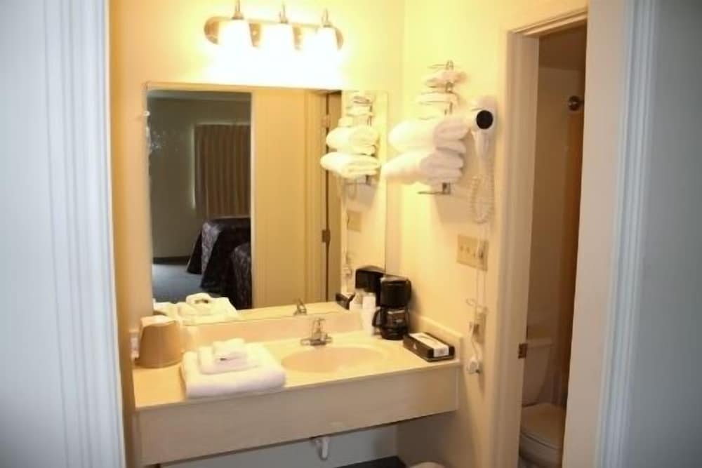 The Holiday Motel & Restaurant - photo 3