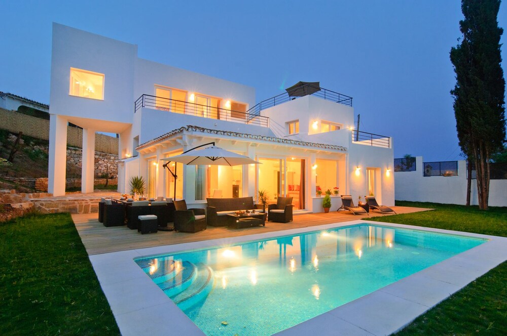 Brand new Villa El Rosario — 4-Star Luxury Hotel in Malaga, Spain