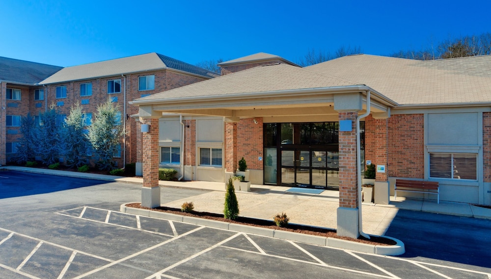 Holiday Inn Express and Suites by IHG - photo 30