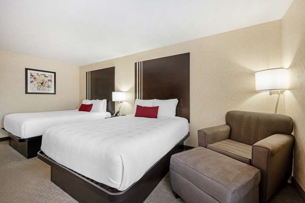 Best Western Plus Howe Inn - photo 32