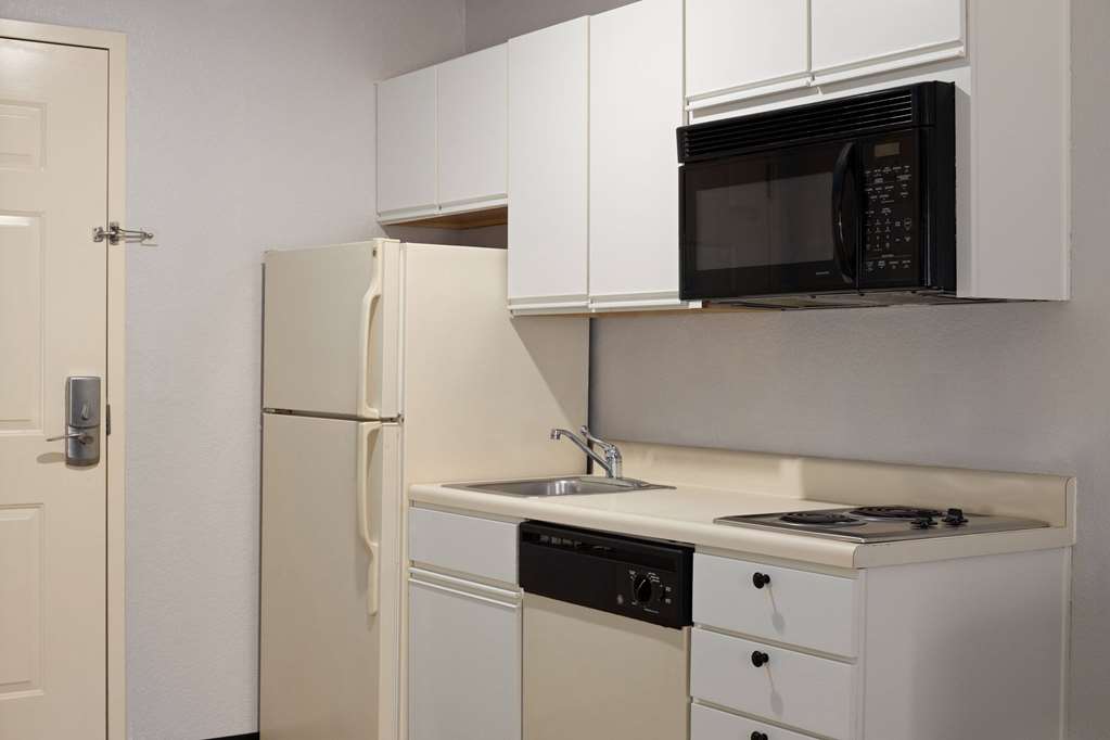 Days Inn & Suites by Wyndham Green Bay WI. - photo 15