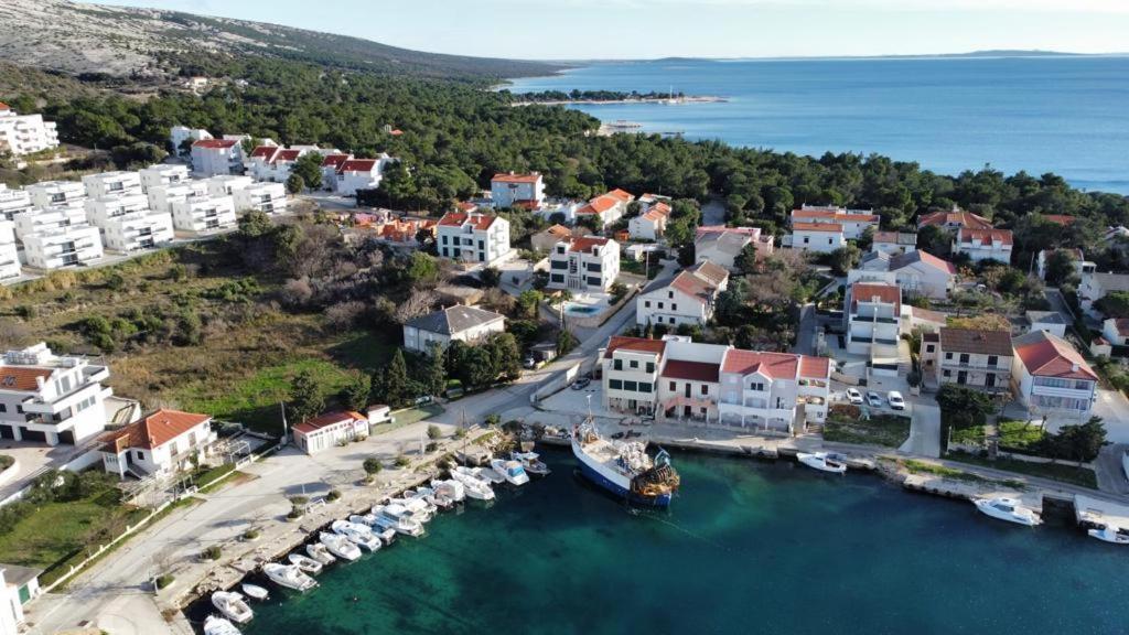 Stara Kuca Apartments — 4-Star Luxury Hotel in Kolan, Croatia