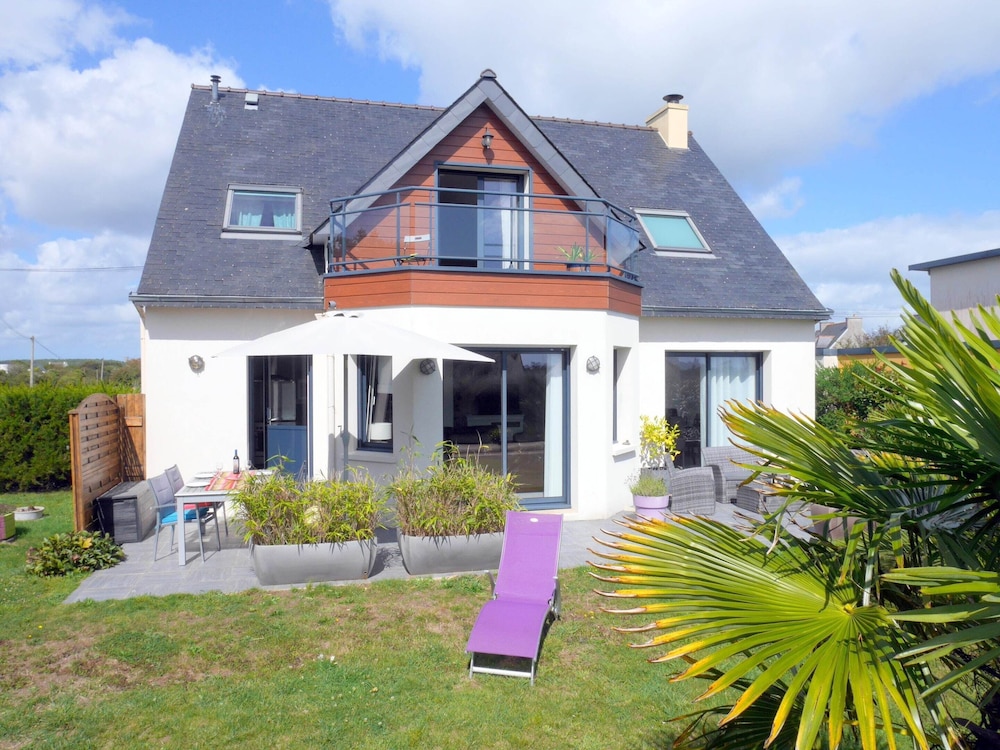 Holiday Home in Crozon Near Sandy Beaches — 4-Star Luxury Hotel in Crozon, France