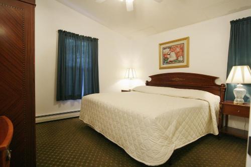 Exit 5 Motel and Cottages - photo 15