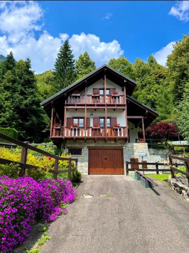Villa Paradiso — 4-Star Luxury Hotel in Pila, Italy