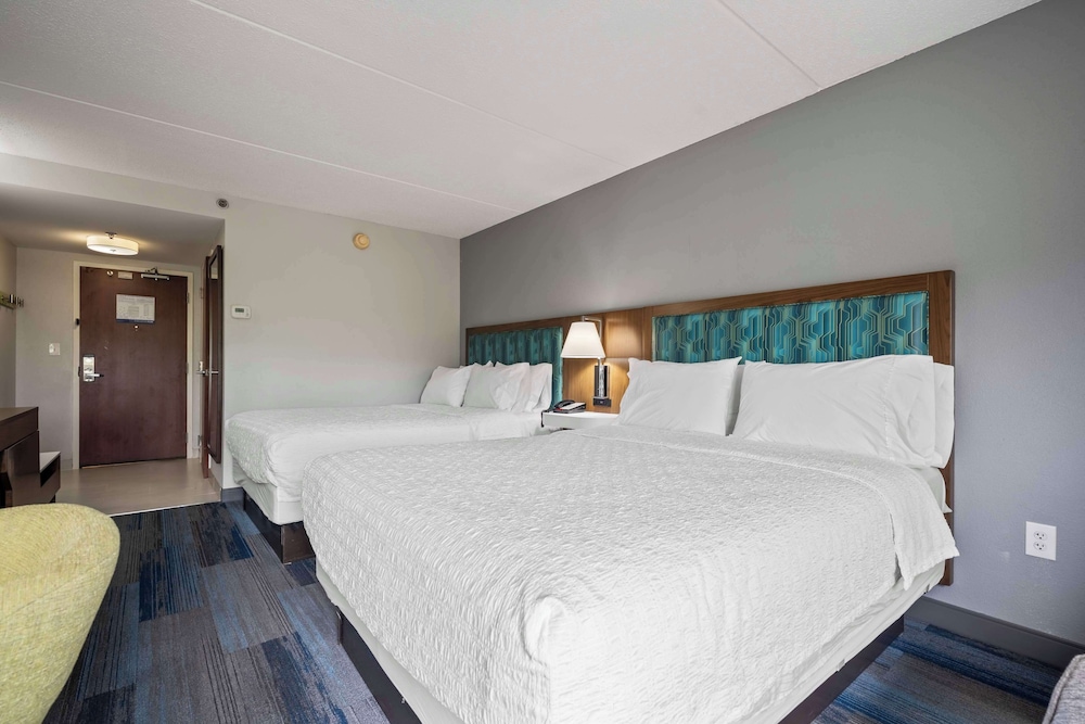 Hampton Inn Ridgefield Park - photo 21
