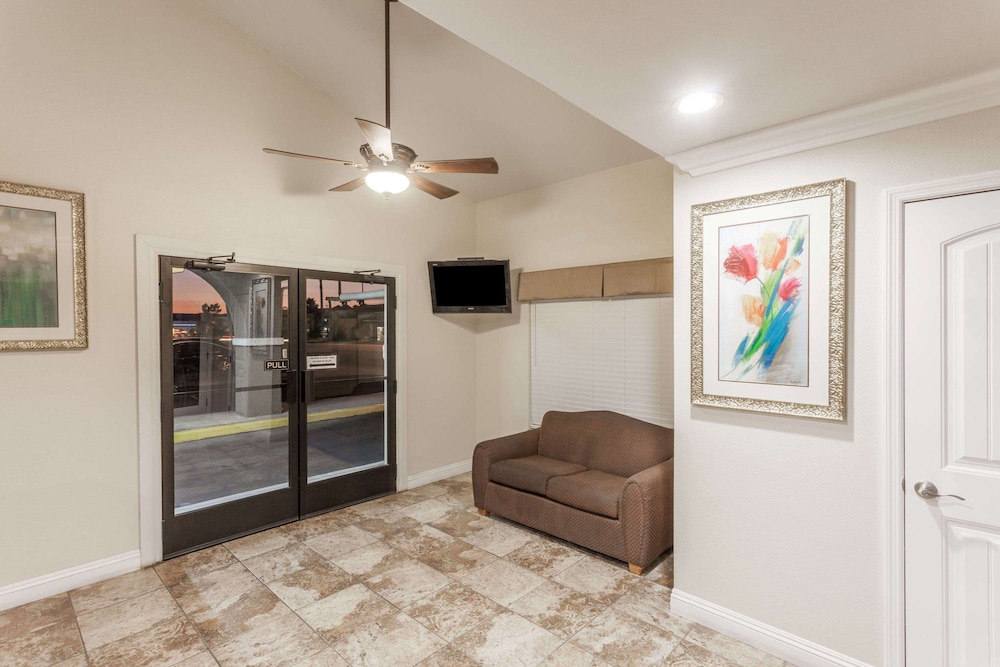 Travelodge by Wyndham Hemet CA - photo 2