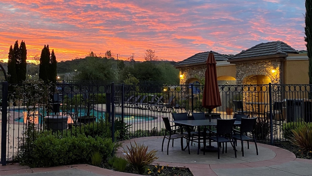 Holiday Inn Express Hotel & Suites El Dorado Hills - photo 65