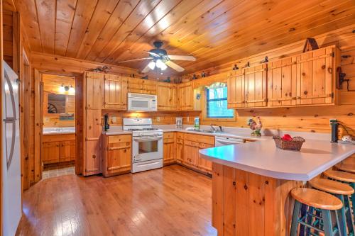 Squat and Gobble Hot Tub Pool Table Privacy — Blue Ridge — photo 5