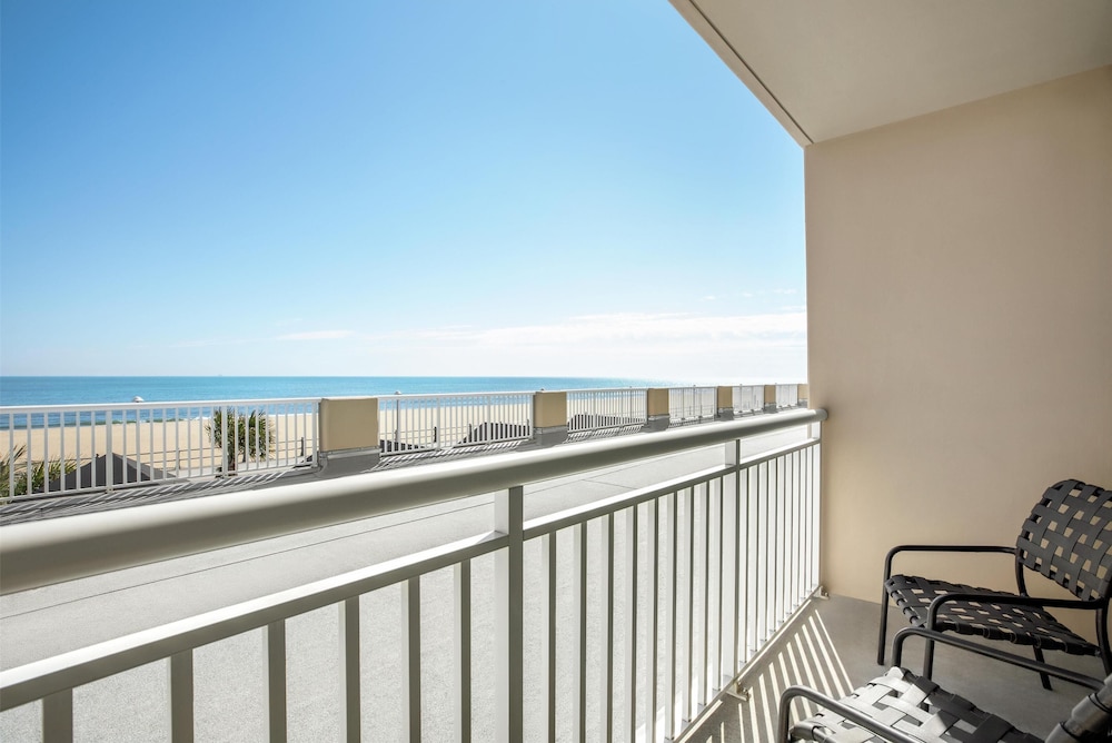 Hampton Inn Virginia Beach Oceanfront South - photo 39