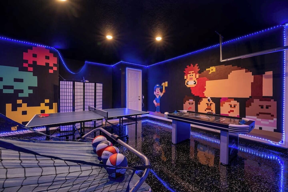 Awesome 9 Br 10 min to Disney w Game & Theme Rooms — 4-Star Luxury Hotel in Kissimmee, United States
