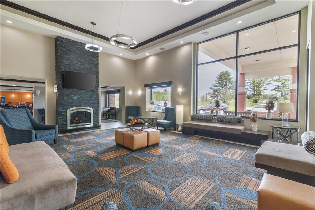 Best Western Plus Keene Hotel - photo 8