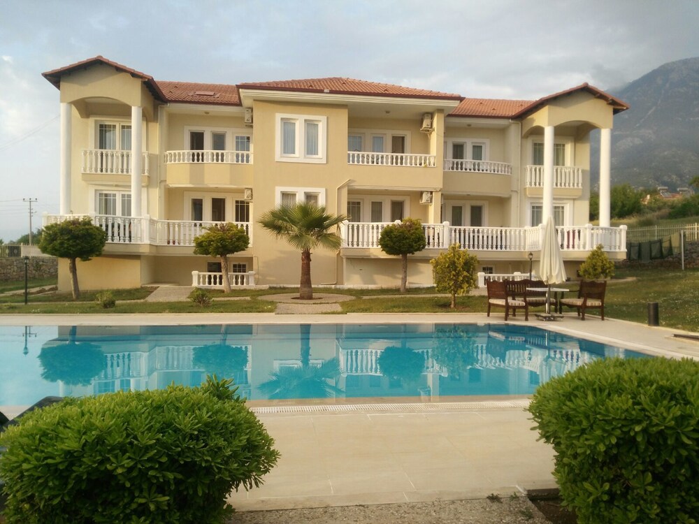 Gold Lion Hotel — hotel in Oeluedeniz