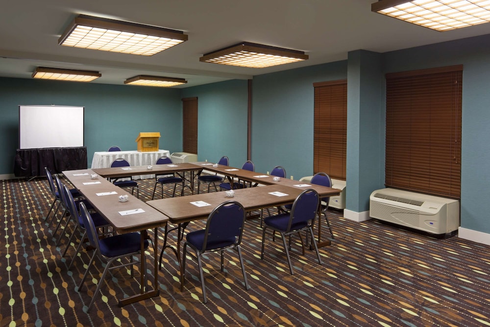 Hampton Inn by Hilton New Bedford Fairhaven - photo 52