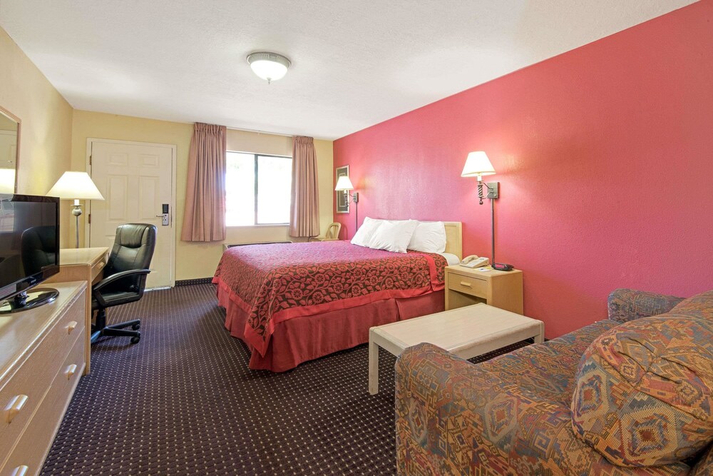 Days Inn by Wyndham East Albuquerque - photo 14