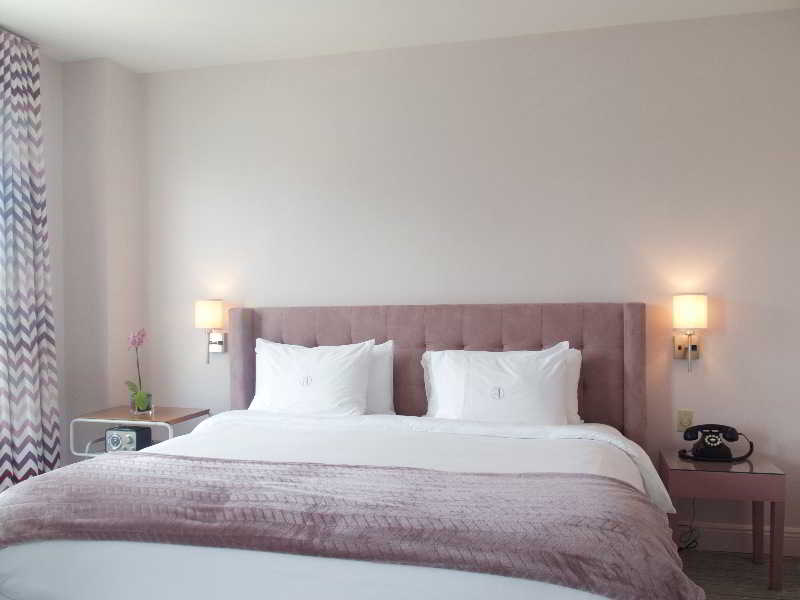 Roami at Hotel Astor - photo 9