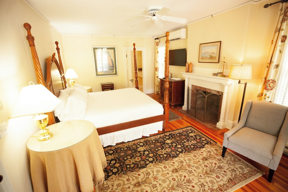 Yellow House Inn - photo 6