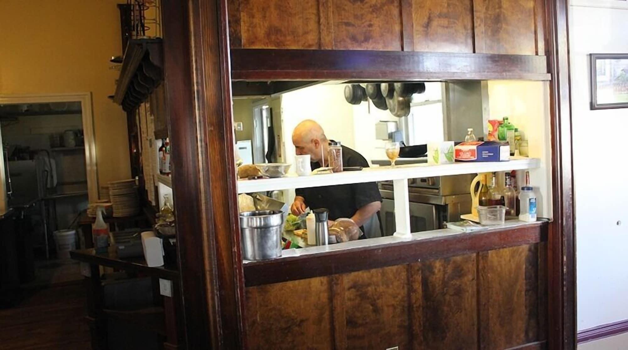 Irwin Street Inn - photo 22