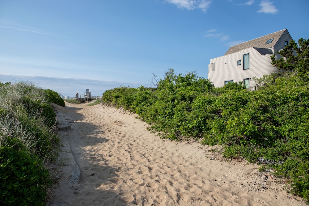 Ocean Resort Inn - photo 89