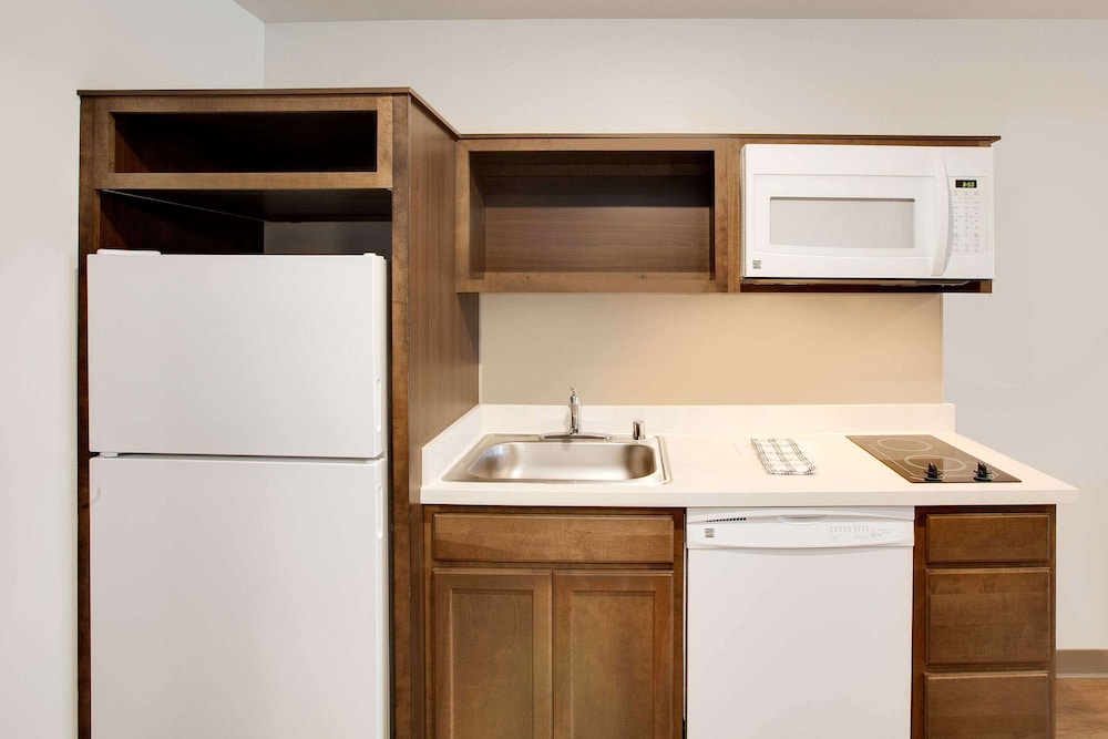 WoodSpring Suites Plano North Dallas - photo 11