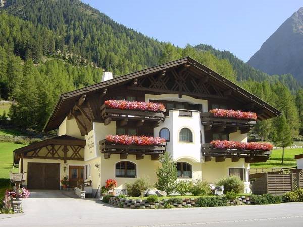 Appartementhaus Nadine — 4-Star Luxury Hotel in Soelden, Austria