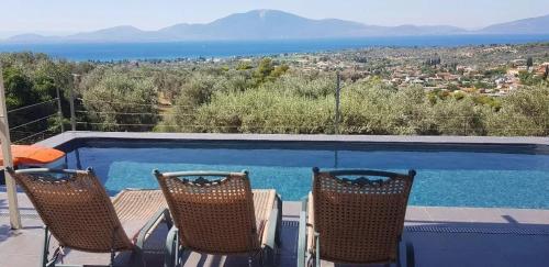 Elegant Villa with Sea View in Politika — 4-Star Luxury Hotel in Politika, Greece