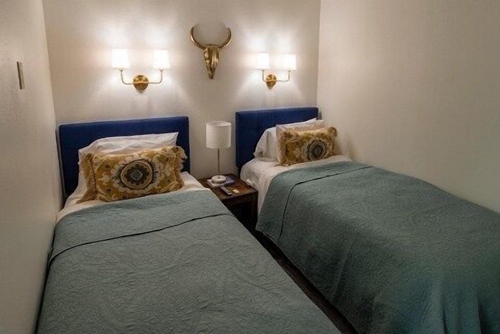 3106 One Bedroom Den Deluxe Powderhorn Lodge 1 Hotel Room by RedAwning - photo 3