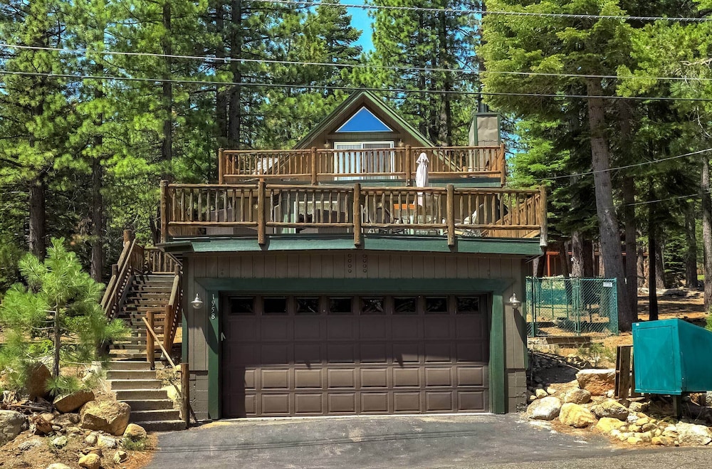 Bear Pause 4br Large Deck Balcony — South Lake Tahoe