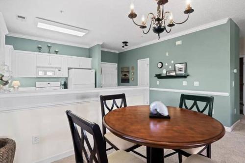 2 Bdrm condo with designated remote work area pool — 4-Star Luxury Hotel in Myrtle Beach, United States