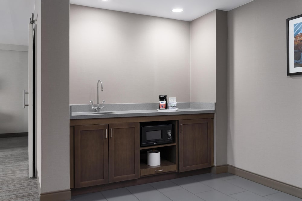 Hampton Inn & Suites Yonkers Westchester - photo 17