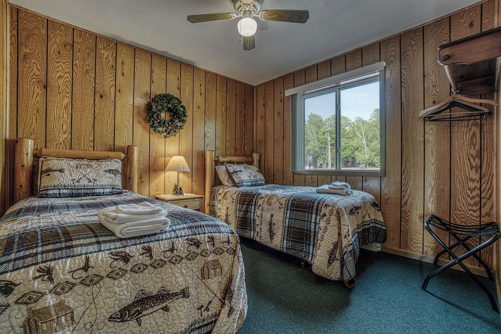 Lena's Northern Pines Resort - photo 8