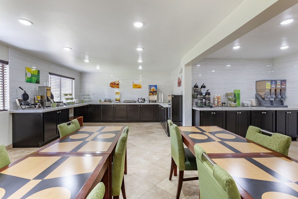Quality Inn Phoenix Scottsdale West - photo 27