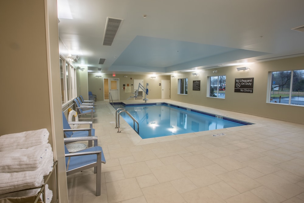 Hampton Inn by Hilton Amesbury - photo 29
