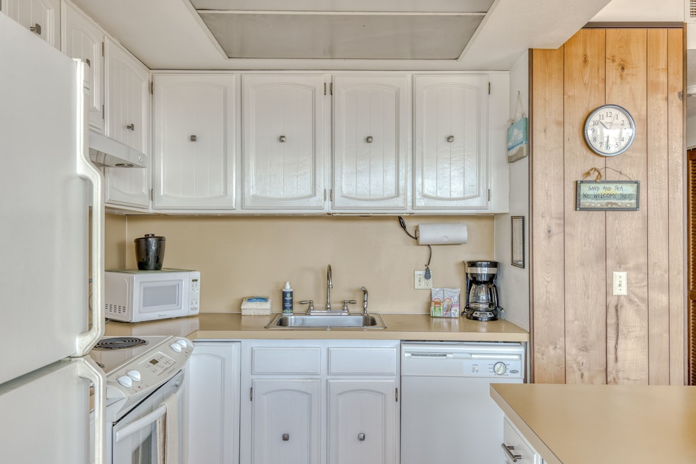 Sand & Sea Resort Condominiums - photo 472