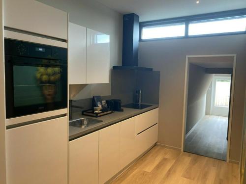 Welcome in Luxe appartement hartje centrum met balkon en airco Ooststraat Domburg — 4-Star Luxury Hotel in Domburg, Netherlands