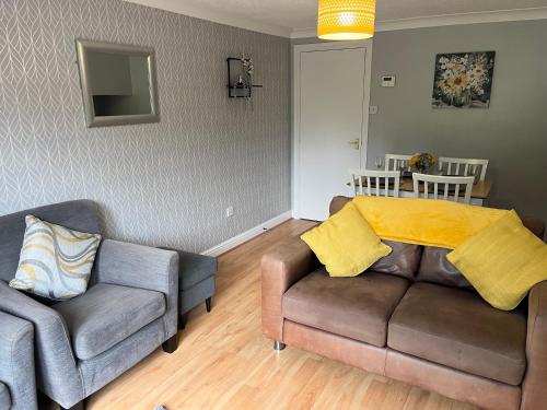 Claygate Place Entire 2 Bed House Off Street Parking Perfect For Holiday Breaks or Contractors — 4-Star Luxury Hotel in Nottingham, United Kingdom