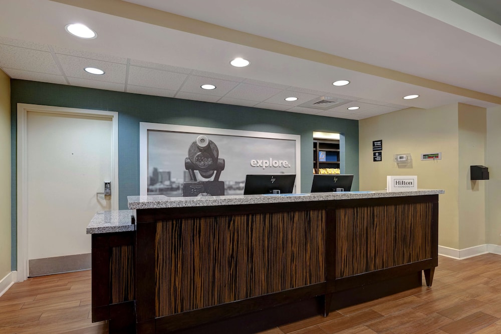 Hampton Inn & Suites Pensacola Gulf Breeze - photo 2