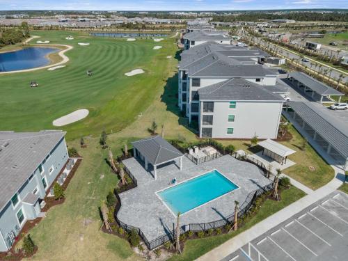 Venice Golf Retreat Balcony Course View — 4-Star Luxury Hotel in Venice, United States