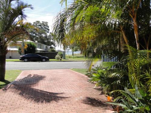 Copacabana 2 cute unit with water views from the balcony — hotel in Tea Gardens