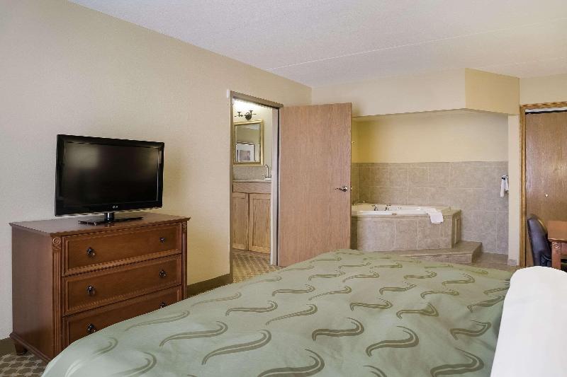 Quality Inn & Suites - photo 13