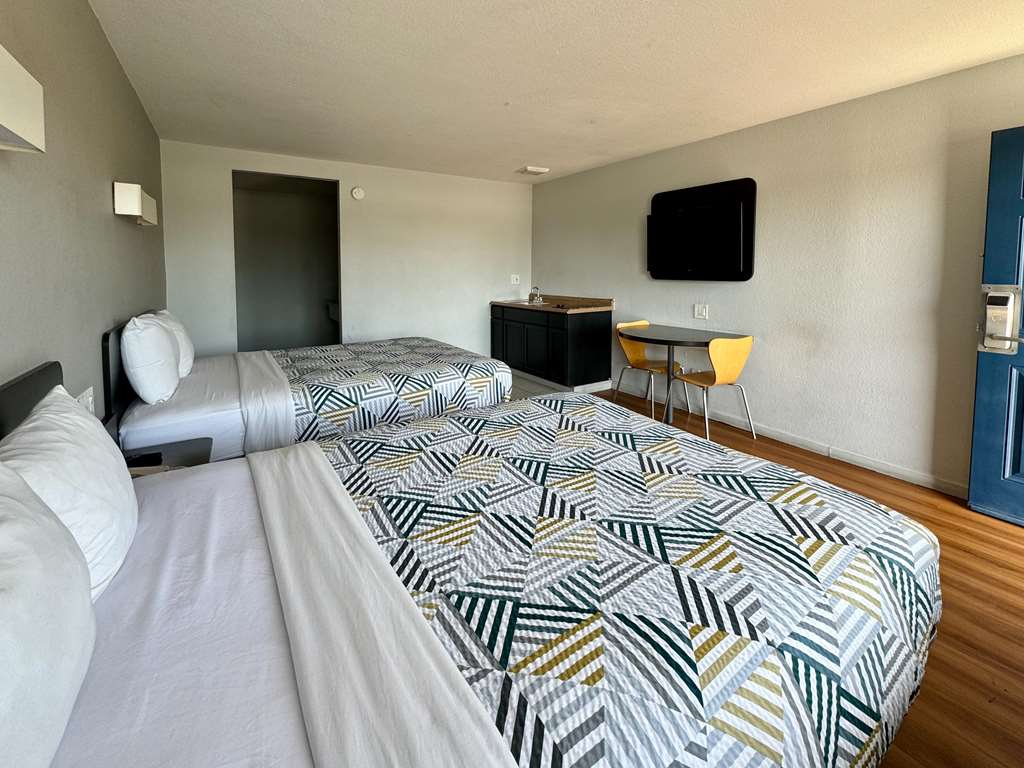 Motel 6 Delano CA - photo 22